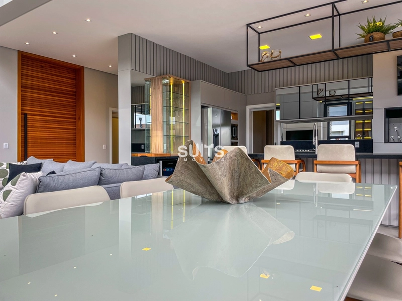 Sobrado padrão AAA beira lago de esquina no condomínio Malibu: 13ª foto da galeria de imagens do imóvel