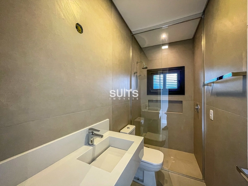 Sobrado padrão AAA beira lago de esquina no condomínio Malibu: 29ª foto da galeria de imagens do imóvel