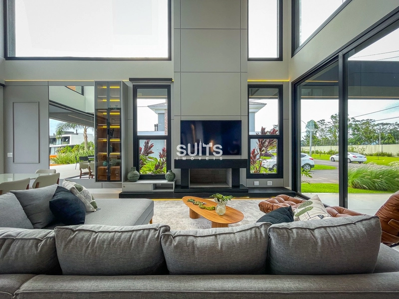 Sobrado padrão AAA beira lago de esquina no condomínio Malibu: 10ª foto da galeria de imagens do imóvel