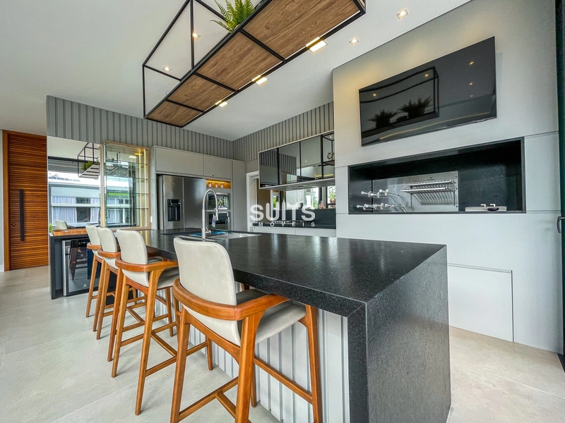 Sobrado padrão AAA beira lago de esquina no condomínio Malibu: 14ª foto da galeria de imagens do imóvel