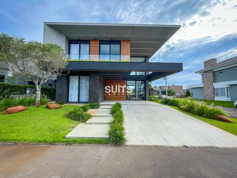 Sobrado padrão AAA beira lago de esquina no condomínio Malibu: 1ª foto da galeria de imagens do imóvel