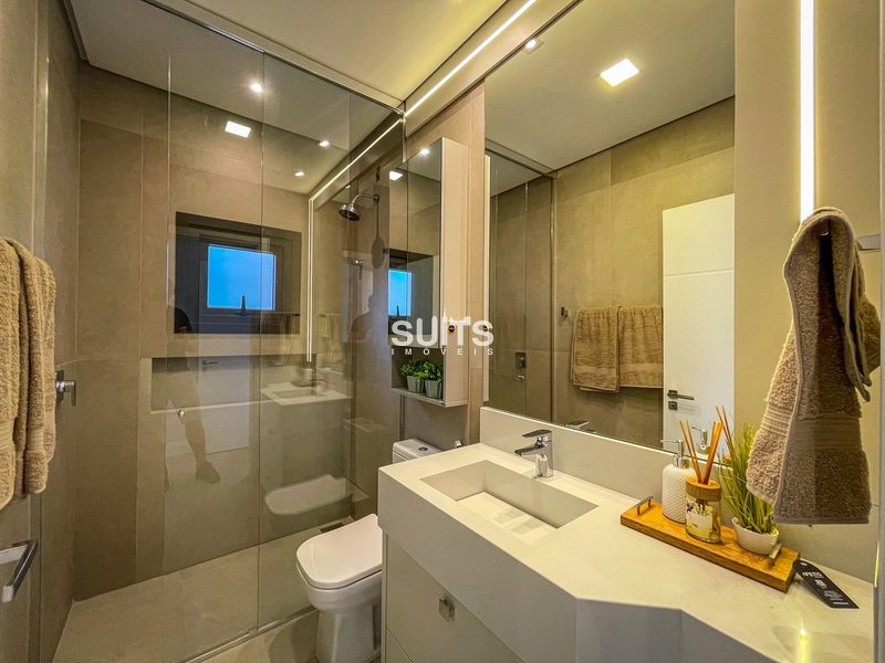 Sobrado padrão AAA beira lago de esquina no condomínio Malibu: 23ª foto da galeria de imagens do imóvel