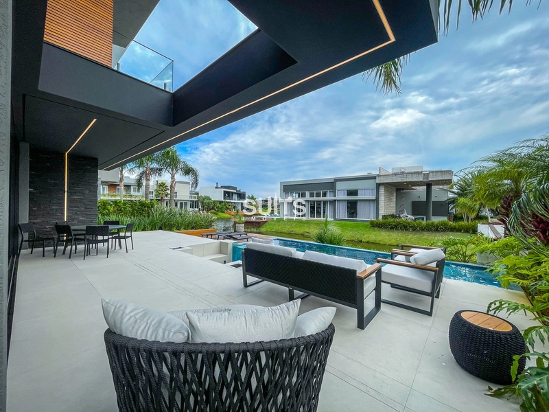 Sobrado padrão AAA beira lago de esquina no condomínio Malibu: 45ª foto da galeria de imagens do imóvel