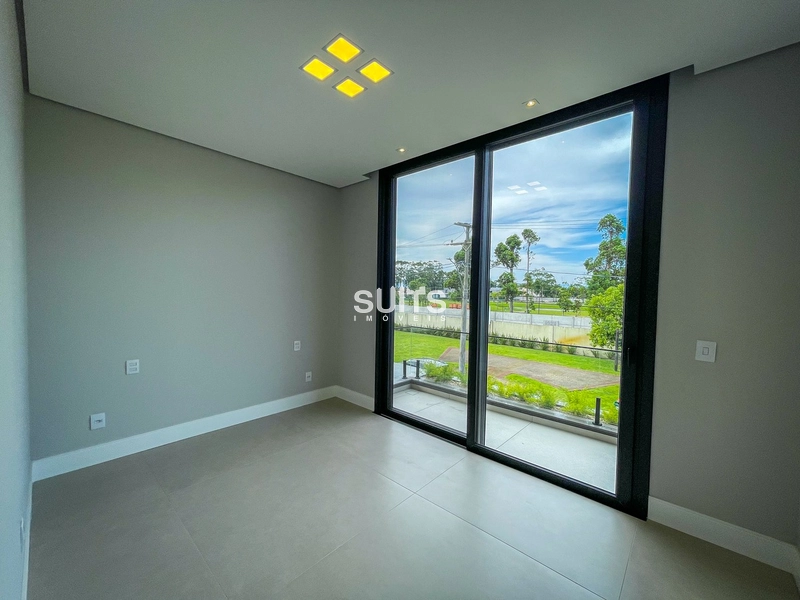 Sobrado padrão AAA beira lago de esquina no condomínio Malibu: 27ª foto da galeria de imagens do imóvel