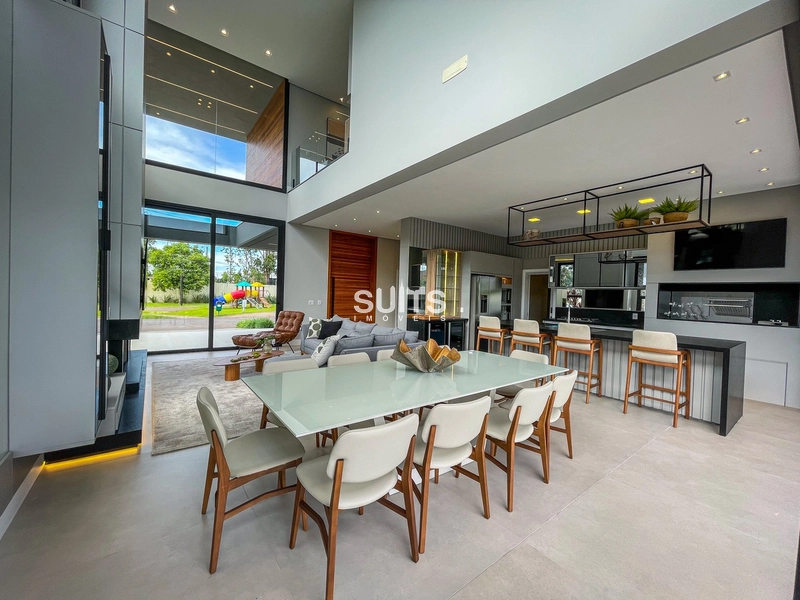 Sobrado padrão AAA beira lago de esquina no condomínio Malibu: 8ª foto da galeria de imagens do imóvel