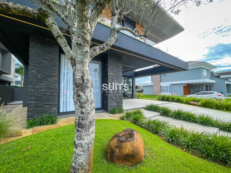 Sobrado padrão AAA beira lago de esquina no condomínio Malibu: 4ª foto da galeria de imagens do imóvel