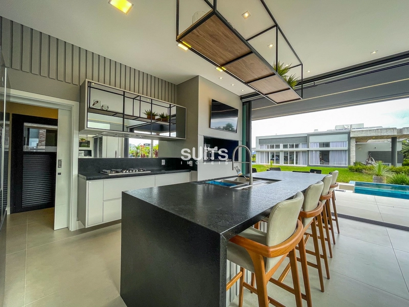 Sobrado padrão AAA beira lago de esquina no condomínio Malibu: 15ª foto da galeria de imagens do imóvel