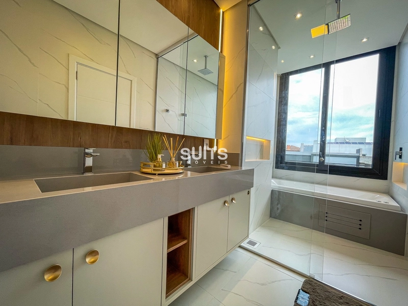 Sobrado padrão AAA beira lago de esquina no condomínio Malibu: 39ª foto da galeria de imagens do imóvel