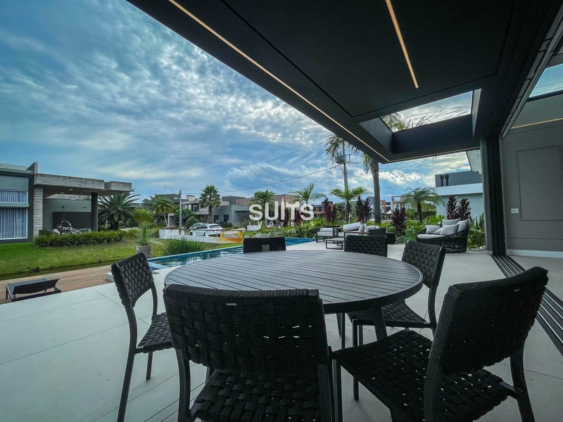 Sobrado padrão AAA beira lago de esquina no condomínio Malibu: 46ª foto da galeria de imagens do imóvel