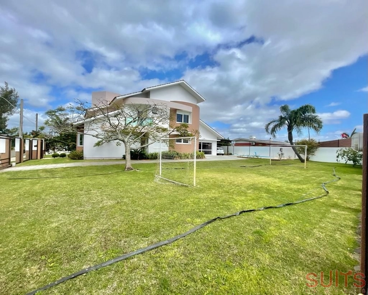 Incrível sobrado de esquina na praia de Atlântida: 3ª foto da galeria de imagens do imóvel