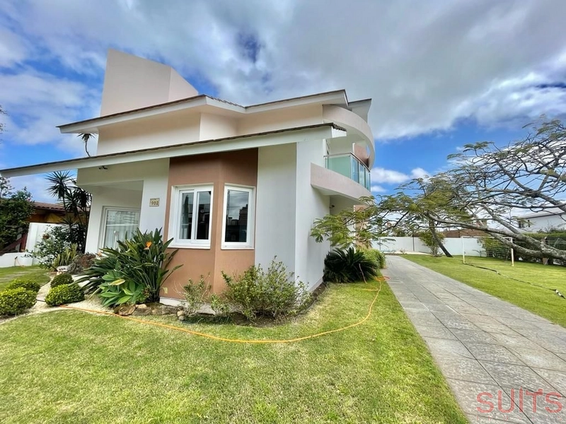 Incrível sobrado de esquina na praia de Atlântida: 2ª foto da galeria de imagens do imóvel