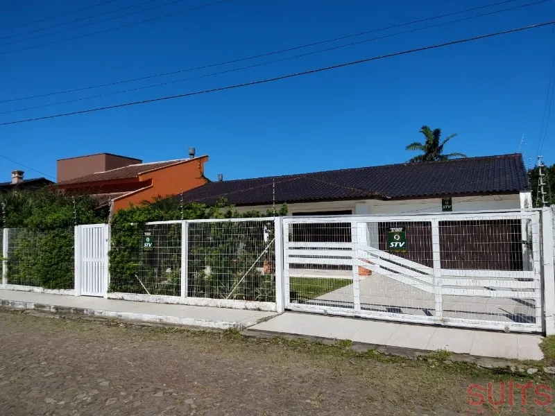 Ótima casa à venda na praia de Atlântida em Xangri-Lá: 1ª foto da galeria de imagens do imóvel