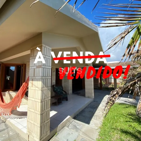 Excelente casa à 01 quadra do mar no Centro da praia de Xangri-Lá: 1ª foto da galeria de imagens do imóvel