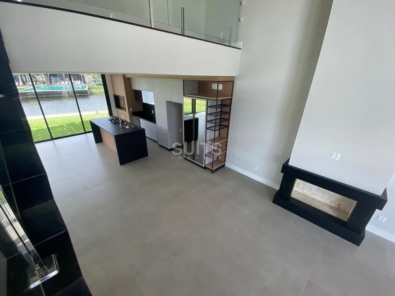 Magnífico sobrado beira lago no condomínio Blue: 10ª foto da galeria de imagens do imóvel