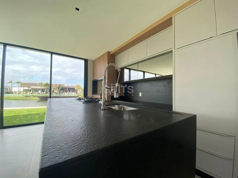 Magnífico sobrado beira lago no condomínio Blue: 8ª foto da galeria de imagens do imóvel