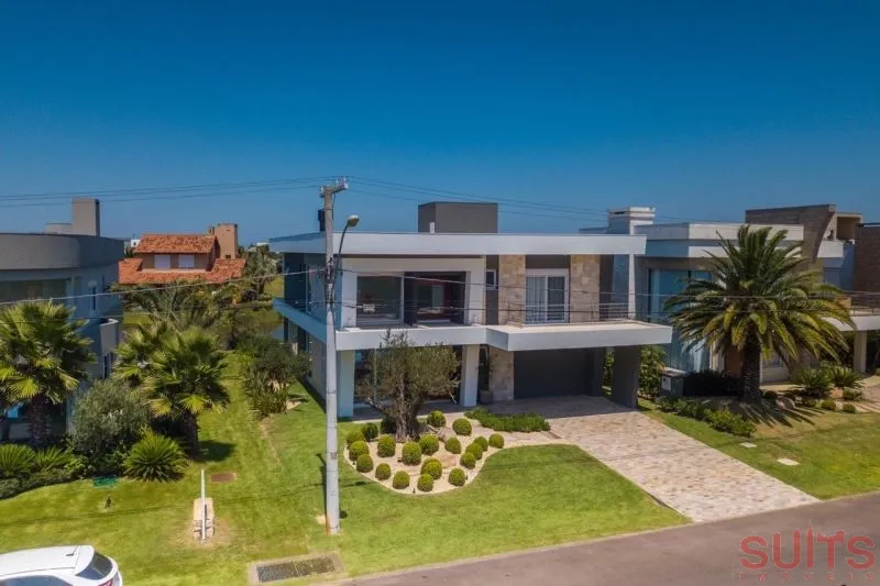 Linda mansão na beira do lago no Condomínio Enseada: 3ª foto da galeria de imagens do imóvel