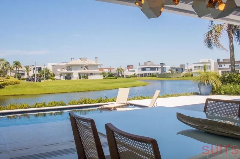 Linda mansão na beira do lago no Condomínio Enseada: 17ª foto da galeria de imagens do imóvel