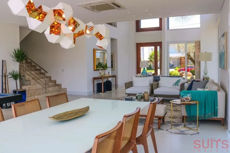 Linda mansão na beira do lago no Condomínio Enseada: 7ª foto da galeria de imagens do imóvel