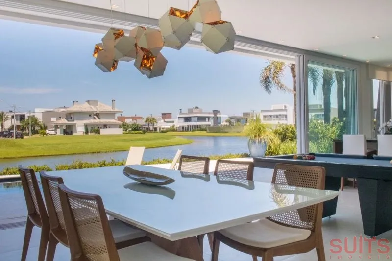 Linda mansão na beira do lago no Condomínio Enseada: 11ª foto da galeria de imagens do imóvel