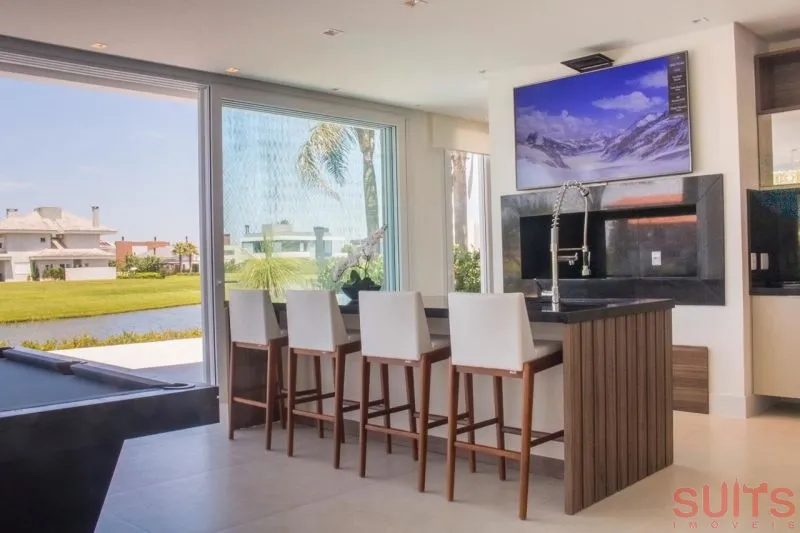 Linda mansão na beira do lago no Condomínio Enseada: 10ª foto da galeria de imagens do imóvel