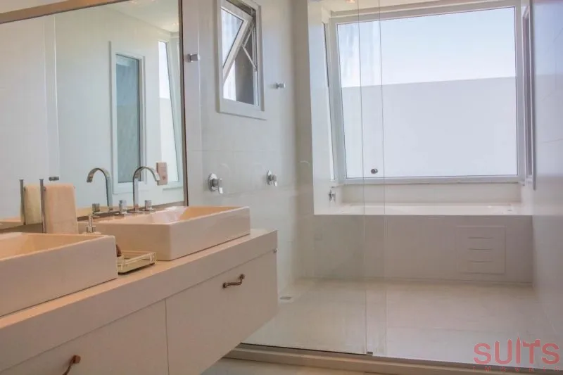 Linda mansão na beira do lago no Condomínio Enseada: 14ª foto da galeria de imagens do imóvel