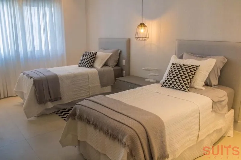 Linda mansão na beira do lago no Condomínio Enseada: 15ª foto da galeria de imagens do imóvel