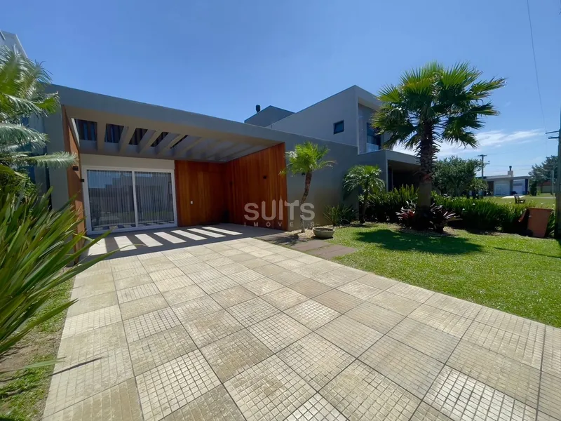 Linda Casa no Condomínio Riviera em Xangri-Lá.: 2ª foto da galeria de imagens do imóvel