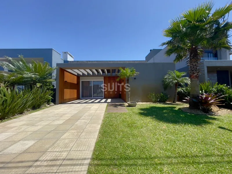 Linda Casa no Condomínio Riviera em Xangri-Lá.: 1ª foto da galeria de imagens do imóvel