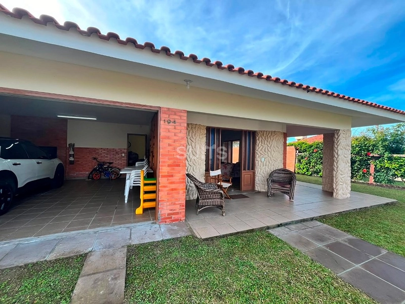 Excelente casa à venda no Centro de Xangri-Lá : 6ª foto da galeria de imagens do imóvel