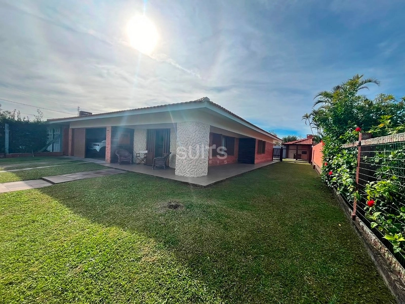 Excelente casa à venda no Centro de Xangri-Lá : 4ª foto da galeria de imagens do imóvel