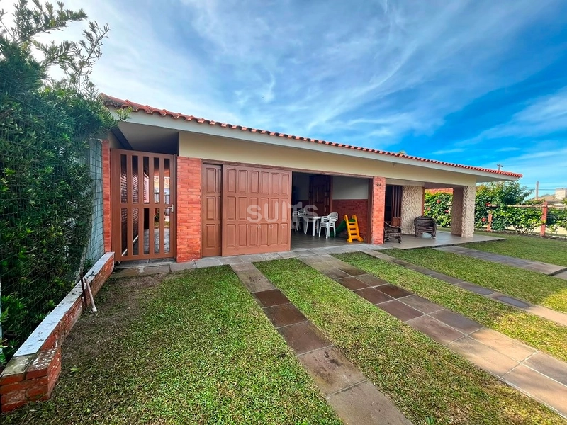 Excelente casa à venda no Centro de Xangri-Lá : 1ª foto da galeria de imagens do imóvel
