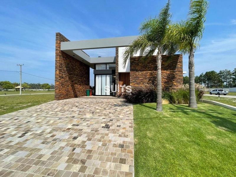 Excelente casa térrea à venda no condomínio Terrasul em Capão da Canoa: 1ª foto da galeria de imagens do imóvel