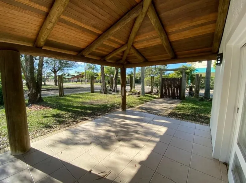 Linda Casa à venda no Centro de Atlântida: 2ª foto da galeria de imagens do imóvel