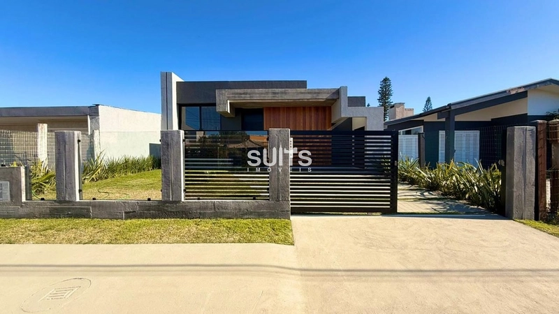 Excelente casa á poucos metros do mar no Centro de Xangri-Lá: 1ª foto da galeria de imagens do imóvel