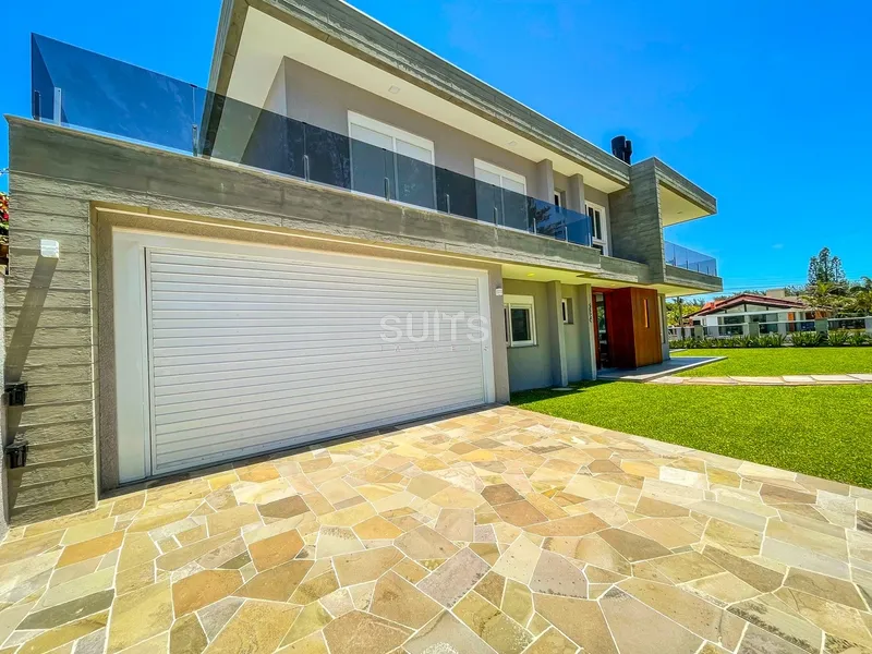 Mansão única com vista para o mar na praia de Atlântida: 1ª foto da galeria de imagens do imóvel