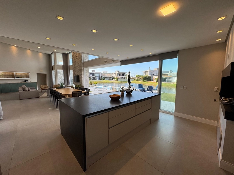 Casa ampla a beira lago: 15ª foto da galeria de imagens do imóvel