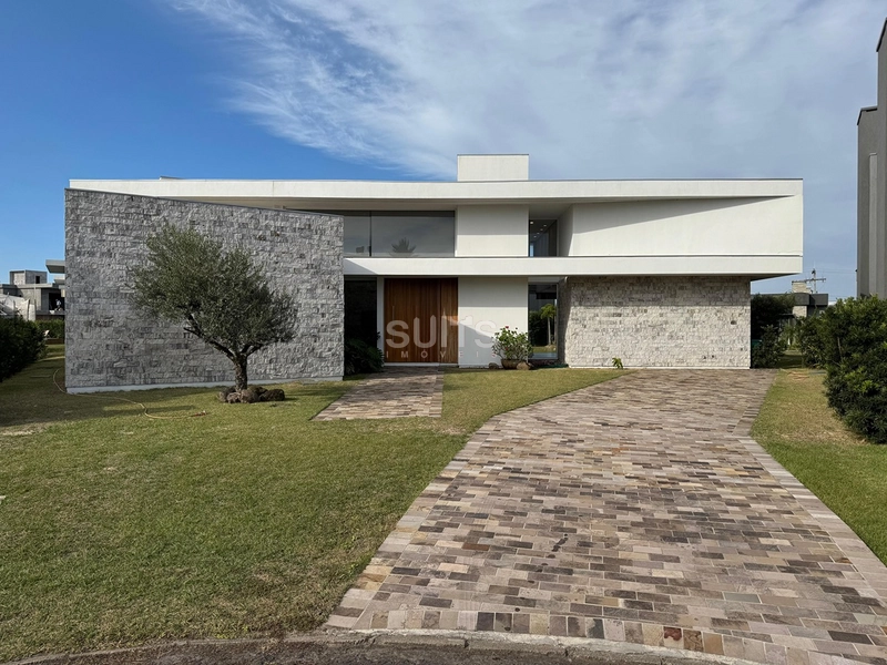Casa ampla a beira lago: 3ª foto da galeria de imagens do imóvel