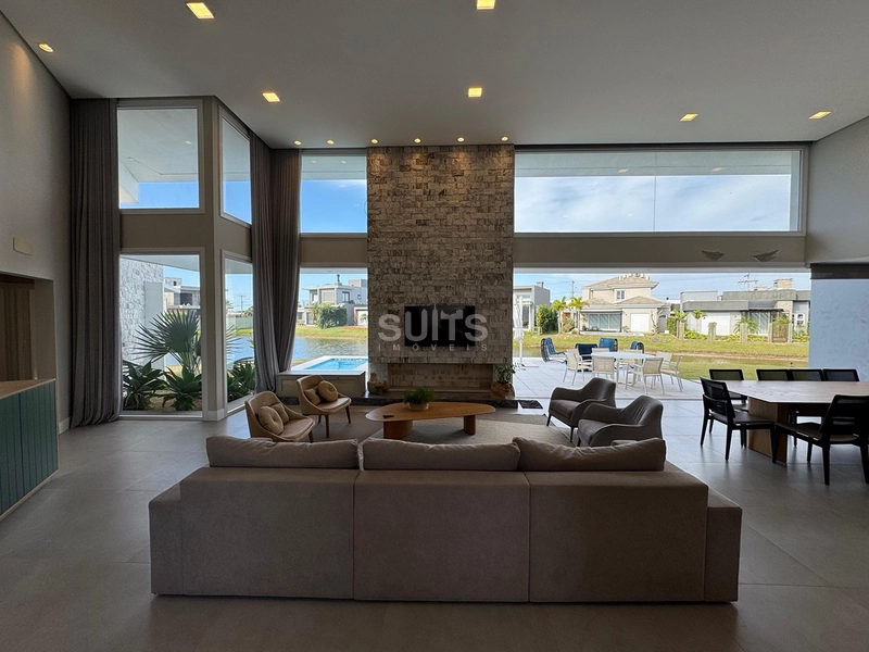 Casa ampla a beira lago: 24ª foto da galeria de imagens do imóvel