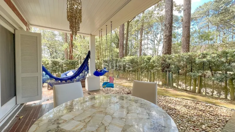 Ótimo sobrado à venda no condomínio Carmel em Atlântida: 12ª foto da galeria de imagens do imóvel