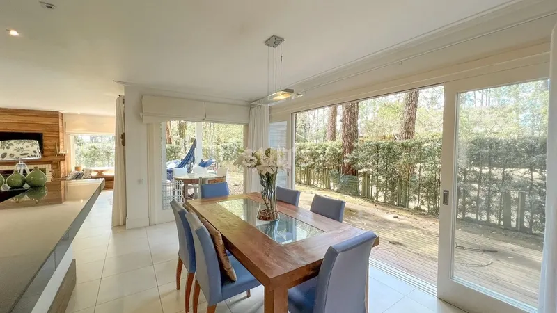 Ótimo sobrado à venda no condomínio Carmel em Atlântida: 9ª foto da galeria de imagens do imóvel