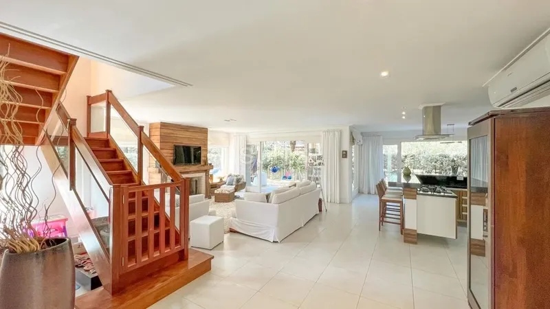 Ótimo sobrado à venda no condomínio Carmel em Atlântida: 4ª foto da galeria de imagens do imóvel