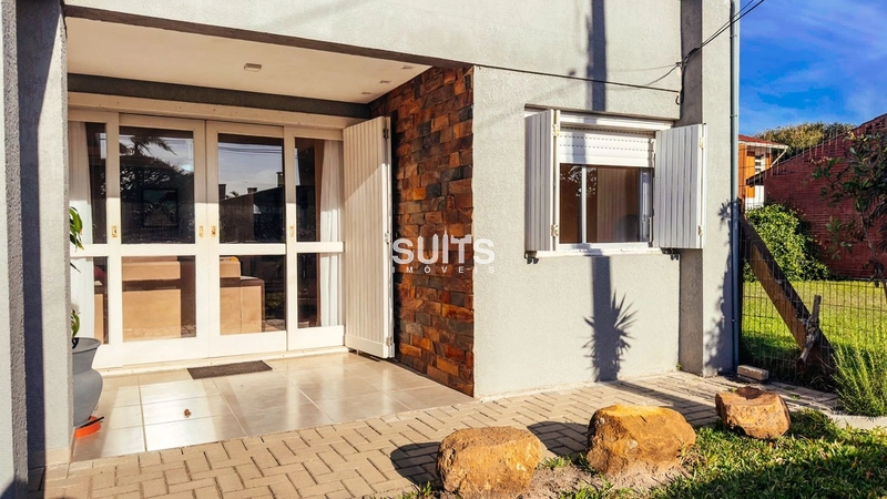 Casa com laje no centro de Xangri-Lá, amplo pátio e anexo nos fundos!: 1ª foto da galeria de imagens do imóvel