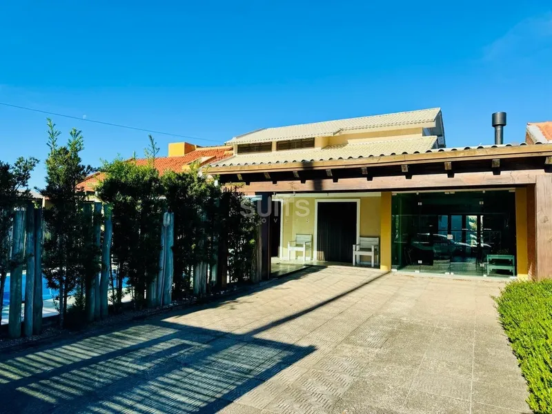 Sobrado com piscina mobiliado na praia de Xangri-Lá: 2ª foto da galeria de imagens do imóvel