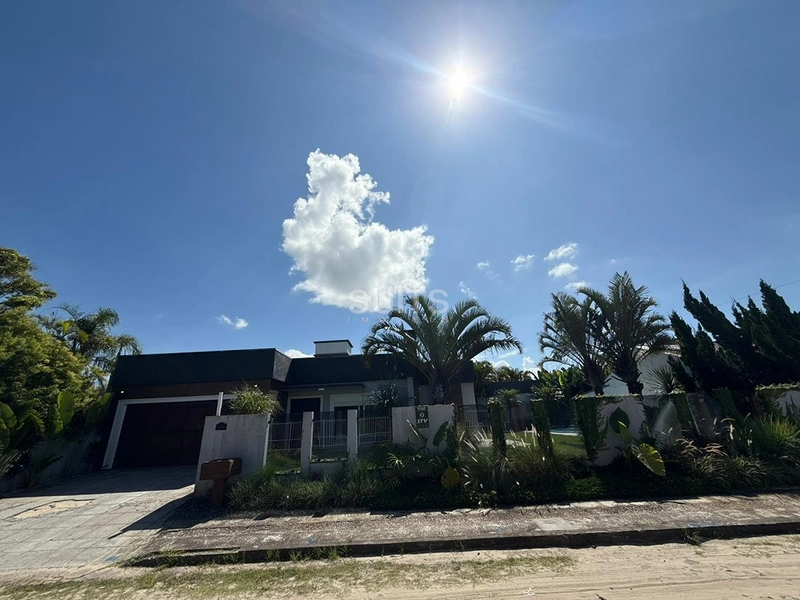 Excelente casa à venda em Atlântida : 2ª foto da galeria de imagens do imóvel