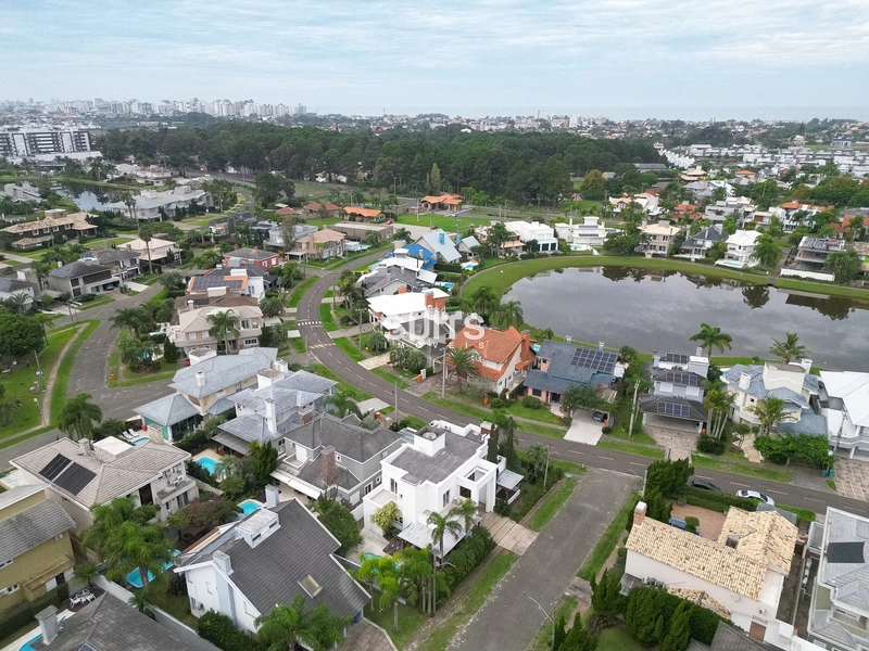 Excelente sobrado à venda no condomínio Lagos Park: 1ª foto da galeria de imagens do imóvel