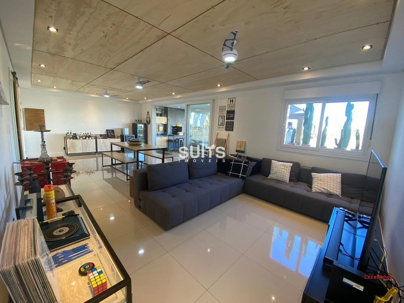 Apartamento giardino de esquina, beira lago e com vista para o clube: 1ª foto da galeria de imagens do imóvel