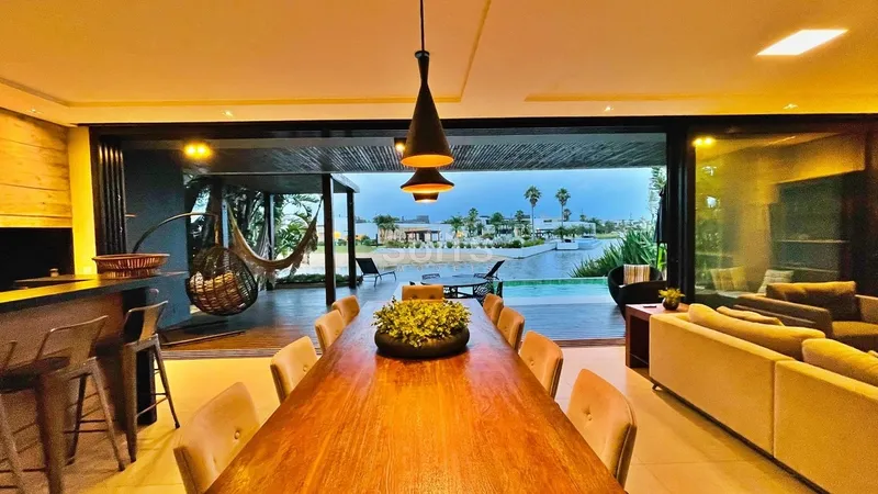 Incrível sobrado beira lago no condomínio Malibu: 2ª foto da galeria de imagens do imóvel