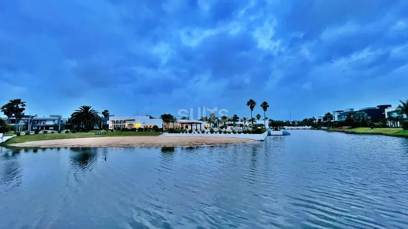 Incrível sobrado beira lago no condomínio Malibu: 21ª foto da galeria de imagens do imóvel
