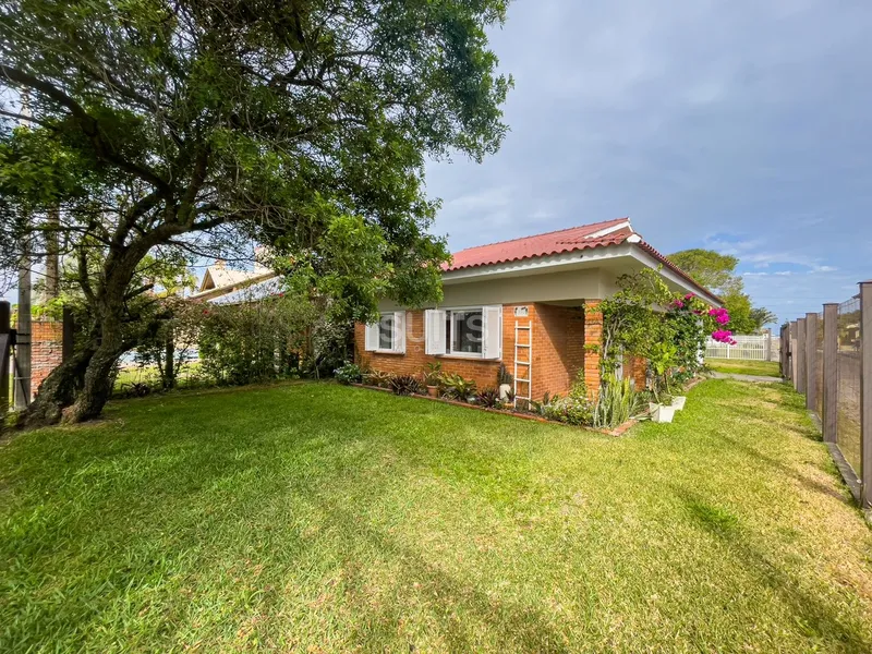 Ótima casa de esquina na praia de Rainha do Mar em Xangri-Lá: 1ª foto da galeria de imagens do imóvel