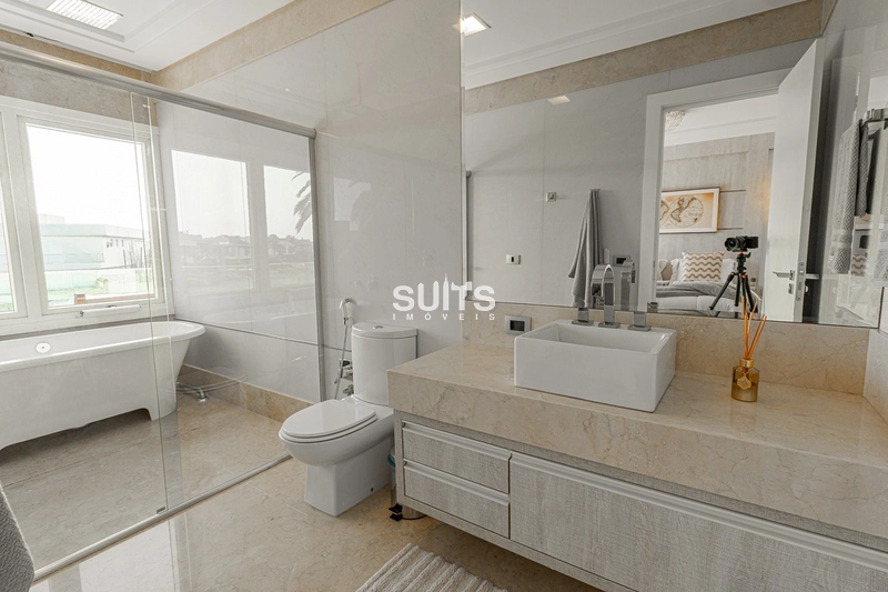 Mansão com 02 terrenos na beira do lago no condomínio Enseada: 42ª foto da galeria de imagens do imóvel